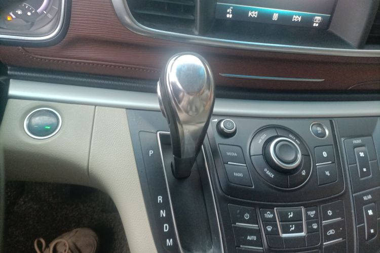 别克GL8 2017款 25S 舒适型 国V局部细节18