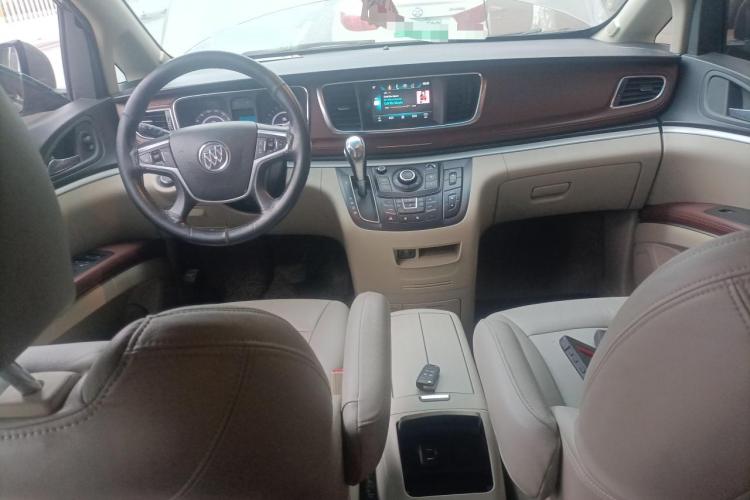 别克GL8 2017款 25S 舒适型 国V中控内饰7002