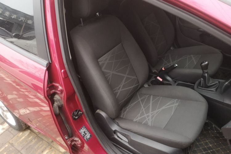 福特 嘉年华 2013款 三厢 1.5L 手动风尚型局部细节41