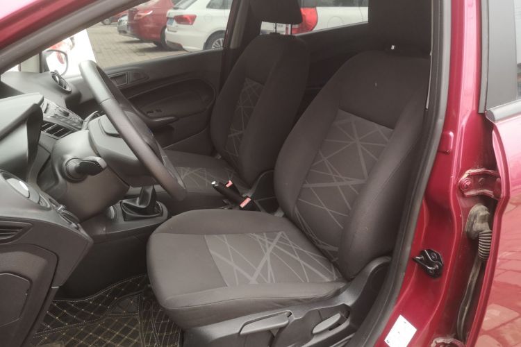 福特 嘉年华 2013款 三厢 1.5L 手动风尚型局部细节19