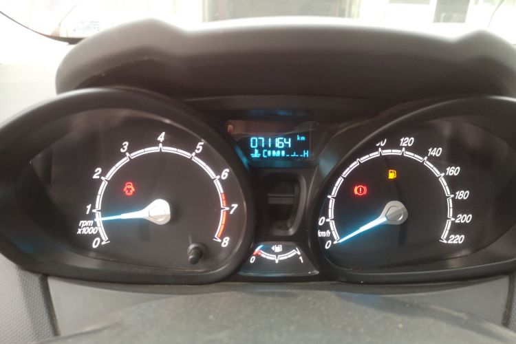 福特 嘉年华 2013款 三厢 1.5L 手动风尚型中控内饰15