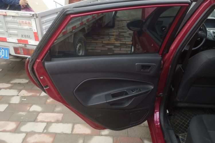 福特 嘉年华 2013款 三厢 1.5L 手动风尚型中控内饰7008