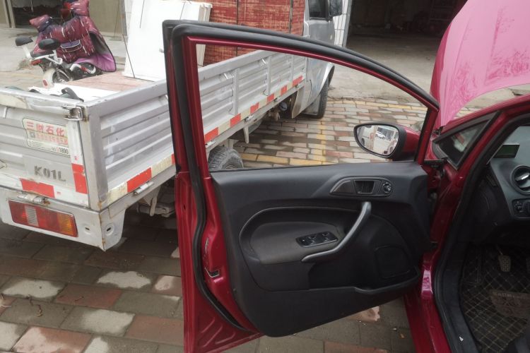 福特 嘉年华 2013款 三厢 1.5L 手动风尚型中控内饰7007