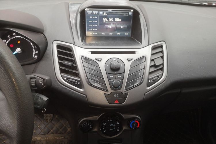 福特 嘉年华 2013款 三厢 1.5L 手动风尚型局部细节16