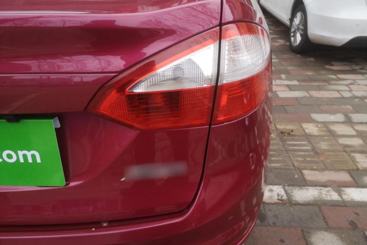 福特 嘉年华 2013款 三厢 1.5L 手动风尚型车身外观6006