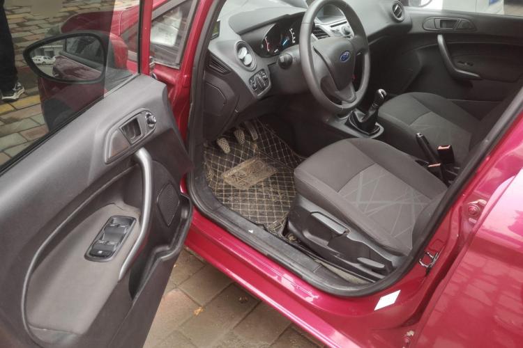 福特 嘉年华 2013款 三厢 1.5L 手动风尚型中控内饰7003