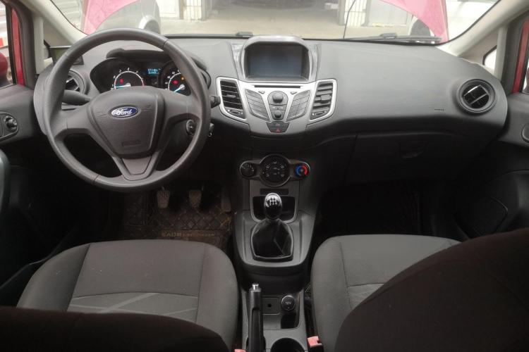 福特 嘉年华 2013款 三厢 1.5L 手动风尚型中控内饰7002