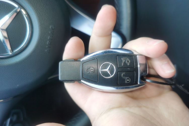 奔驰C级 2018款 C 180 L 时尚型运动版中控内饰11