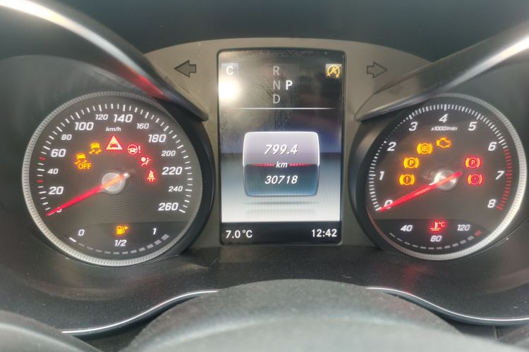 奔驰C级 2018款 C 180 L 时尚型运动版中控内饰15