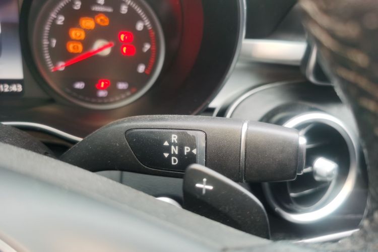 奔驰C级 2018款 C 180 L 时尚型运动版中控内饰18