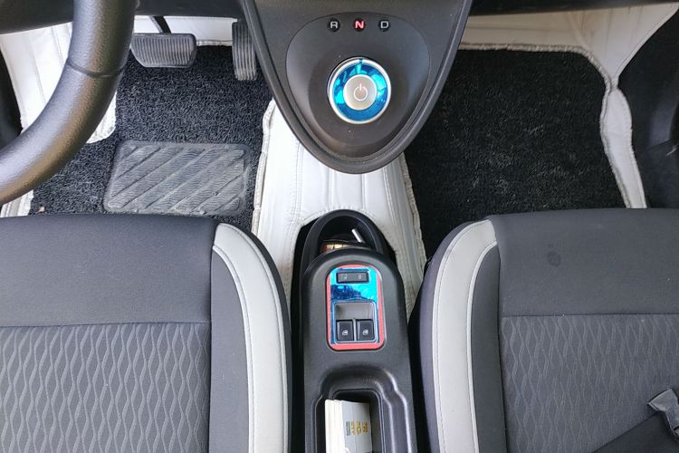 欧拉黑猫 2021款 301km 基础型中控内饰18