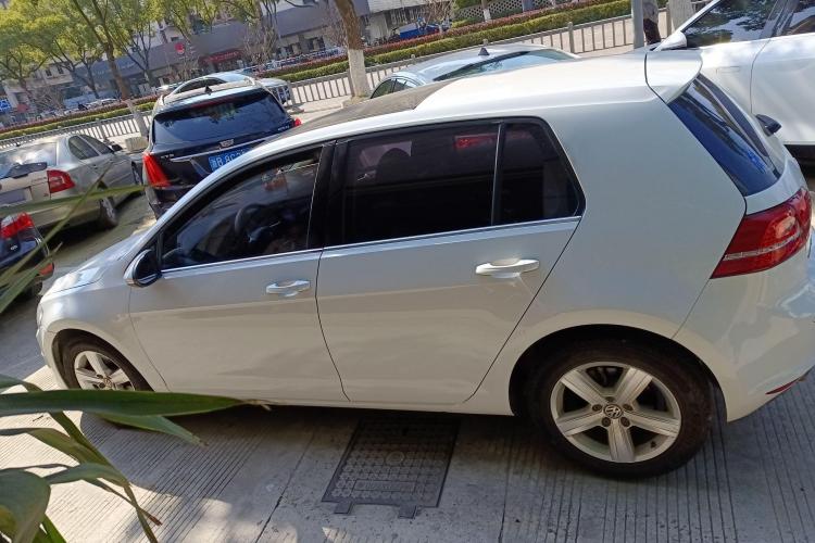 大众 高尔夫 2016款 230TSI 自动舒适型车身外观4