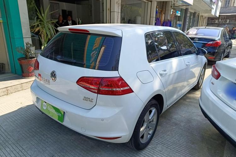 大众 高尔夫 2016款 230TSI 自动舒适型车身外观7