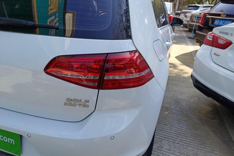 大众 高尔夫 2016款 230TSI 自动舒适型车身外观9