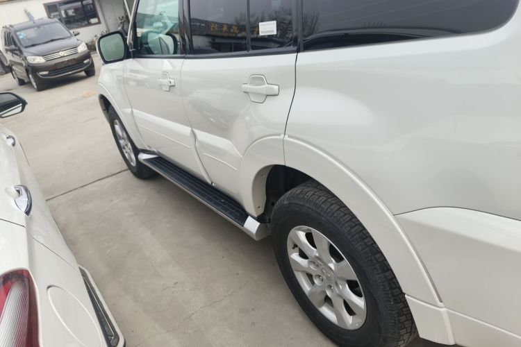 三菱 帕杰罗(进口) 2018款 3.0L 自动标准版车身外观6005