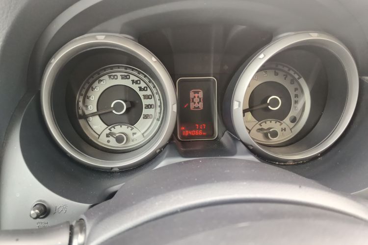 三菱 帕杰罗(进口) 2018款 3.0L 自动标准版中控内饰15