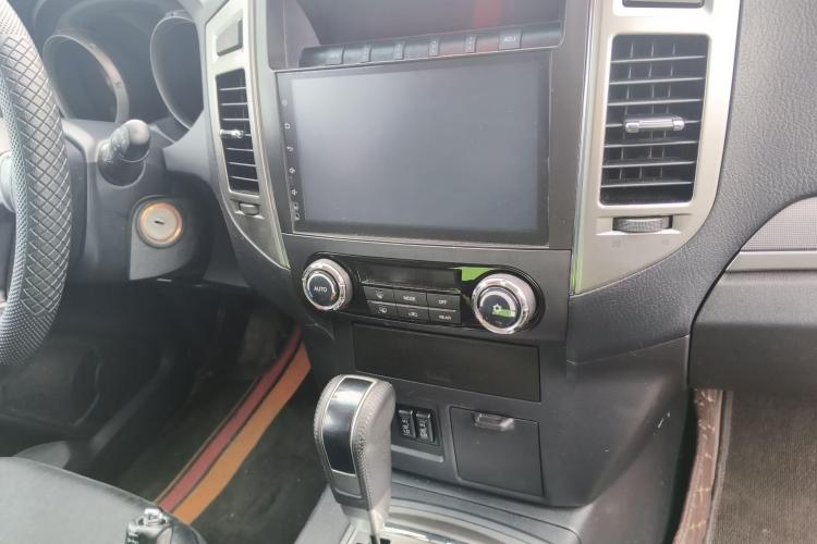 三菱 帕杰罗(进口) 2018款 3.0L 自动标准版局部细节16