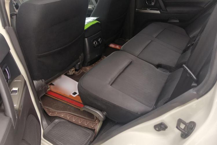 三菱 帕杰罗(进口) 2018款 3.0L 自动标准版中控内饰7001