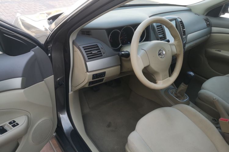 日产 轩逸 2018款 经典 1.6XE+ 手动领先版中控内饰7002