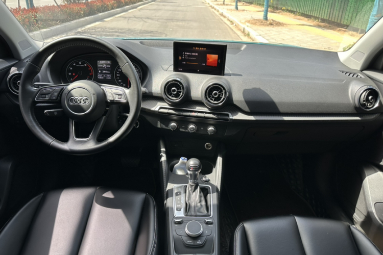 奥迪Q2L 2018款 35 TFSI 上市专享版 国V中控内饰7010
