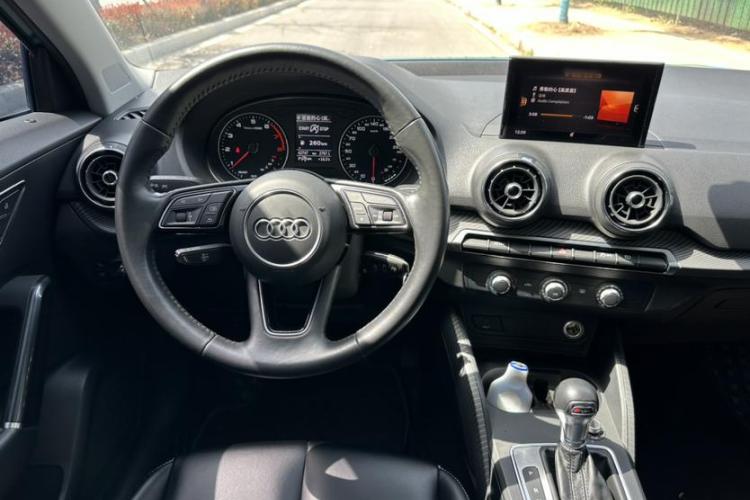 奥迪Q2L 2018款 35 TFSI 上市专享版 国V中控内饰7002