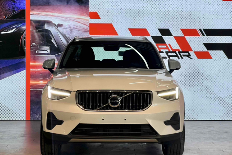 沃尔沃XC40 2023款 B4 四驱智远豪华版车身外观6001