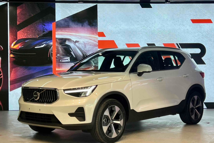 沃尔沃XC40 2023款 B4 四驱智远豪华版车身外观1