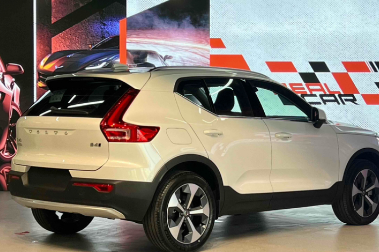 沃尔沃XC40 2023款 B4 四驱智远豪华版车身外观6005