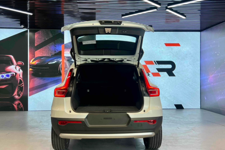 沃尔沃XC40 2023款 B4 四驱智远豪华版中控内饰7004