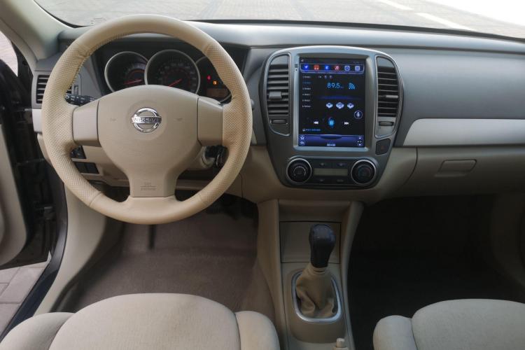 日产 轩逸 2018款 经典 1.6XE+ 手动领先版中控内饰7003