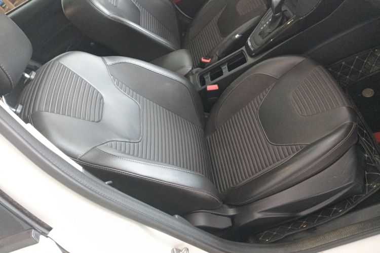 福特 福克斯 2018款 三厢经典 1.6L 自动风尚型智行版中控内饰41