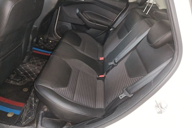 福特 福克斯 2018款 三厢经典 1.6L 自动风尚型智行版中控内饰21