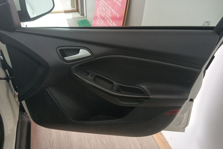 福特 福克斯 2018款 三厢经典 1.6L 自动风尚型智行版中控内饰42