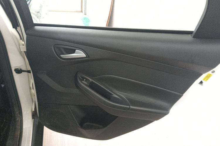 福特 福克斯 2018款 三厢经典 1.6L 自动风尚型智行版中控内饰45