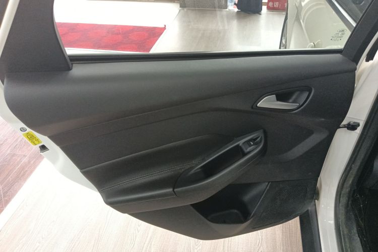 福特 福克斯 2018款 三厢经典 1.6L 自动风尚型智行版中控内饰49