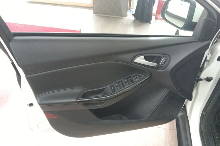 福特 福克斯 2018款 三厢经典 1.6L 自动风尚型智行版中控内饰47