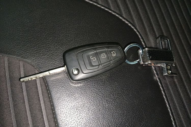 福特 福克斯 2018款 三厢经典 1.6L 自动风尚型智行版中控内饰11