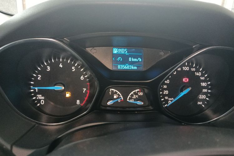 福特 福克斯 2018款 三厢经典 1.6L 自动风尚型智行版中控内饰14