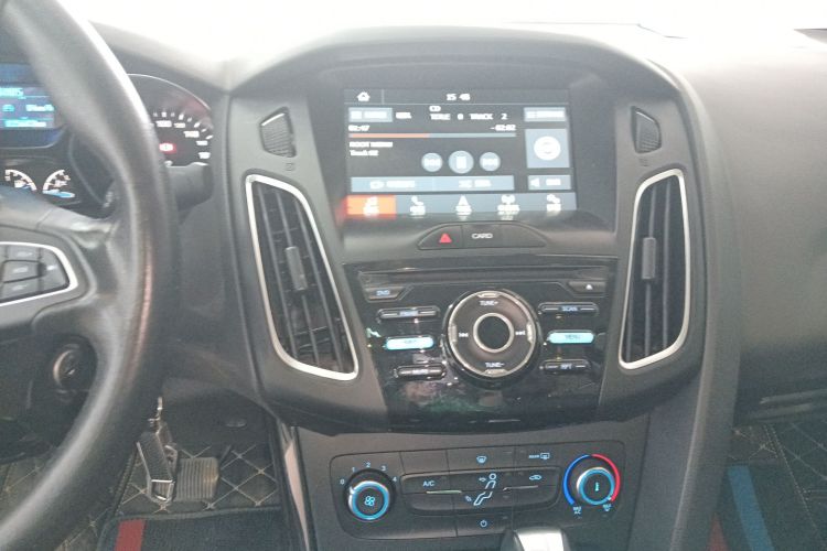 福特 福克斯 2018款 三厢经典 1.6L 自动风尚型智行版中控内饰16