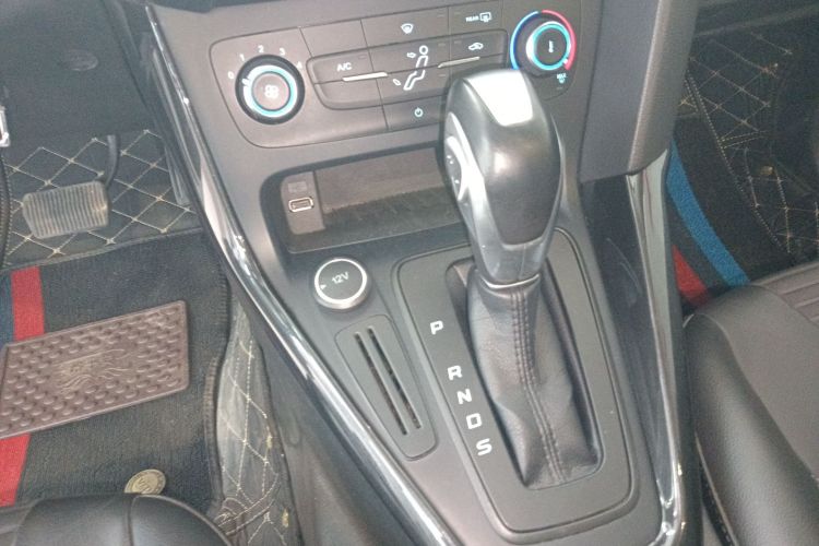 福特 福克斯 2018款 三厢经典 1.6L 自动风尚型智行版中控内饰18