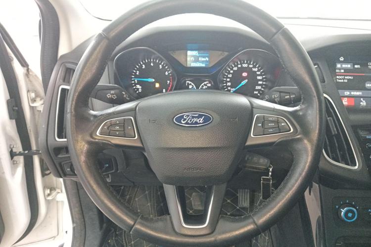 福特 福克斯 2018款 三厢经典 1.6L 自动风尚型智行版中控内饰13