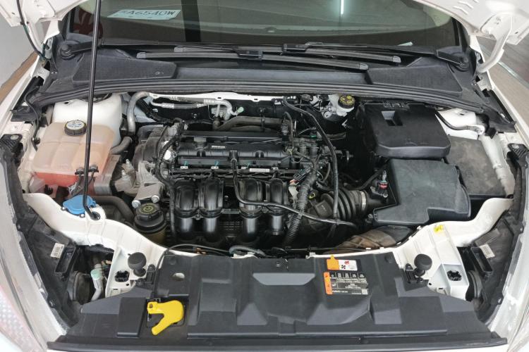 福特 福克斯 2018款 三厢经典 1.6L 自动风尚型智行版机舱底盘24