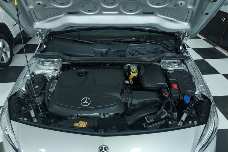 奔驰A级(进口) 2018款 A 200 时尚型机舱底盘24