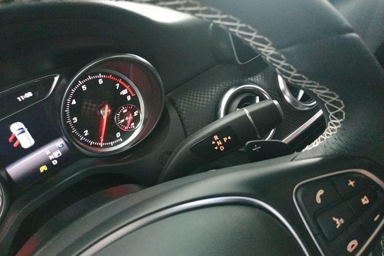 奔驰A级(进口) 2018款 A 200 时尚型中控内饰18