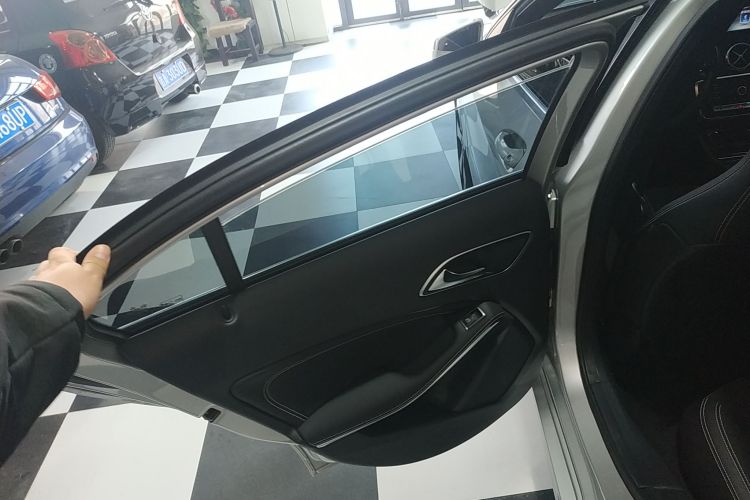 奔驰A级(进口) 2018款 A 200 时尚型中控内饰49