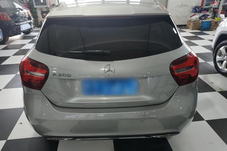 奔驰A级(进口) 2018款 A 200 时尚型车身外观6