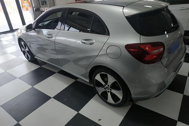 奔驰A级(进口) 2018款 A 200 时尚型车身外观4