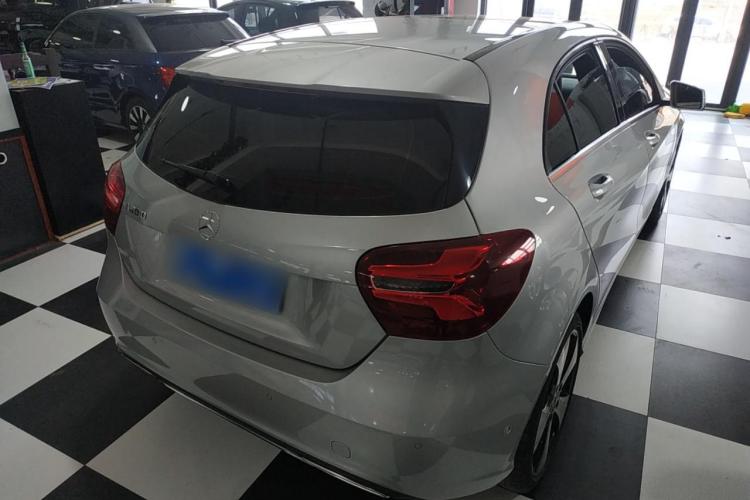 奔驰A级(进口) 2018款 A 200 时尚型车身外观7