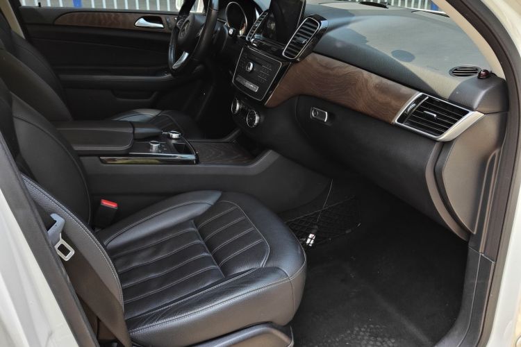 奔驰GLE 2016款 GLE 320 4MATIC 动感型中控内饰7009