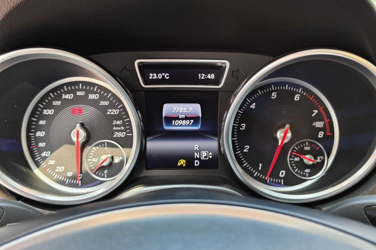 奔驰GLE 2016款 GLE 320 4MATIC 动感型中控内饰15